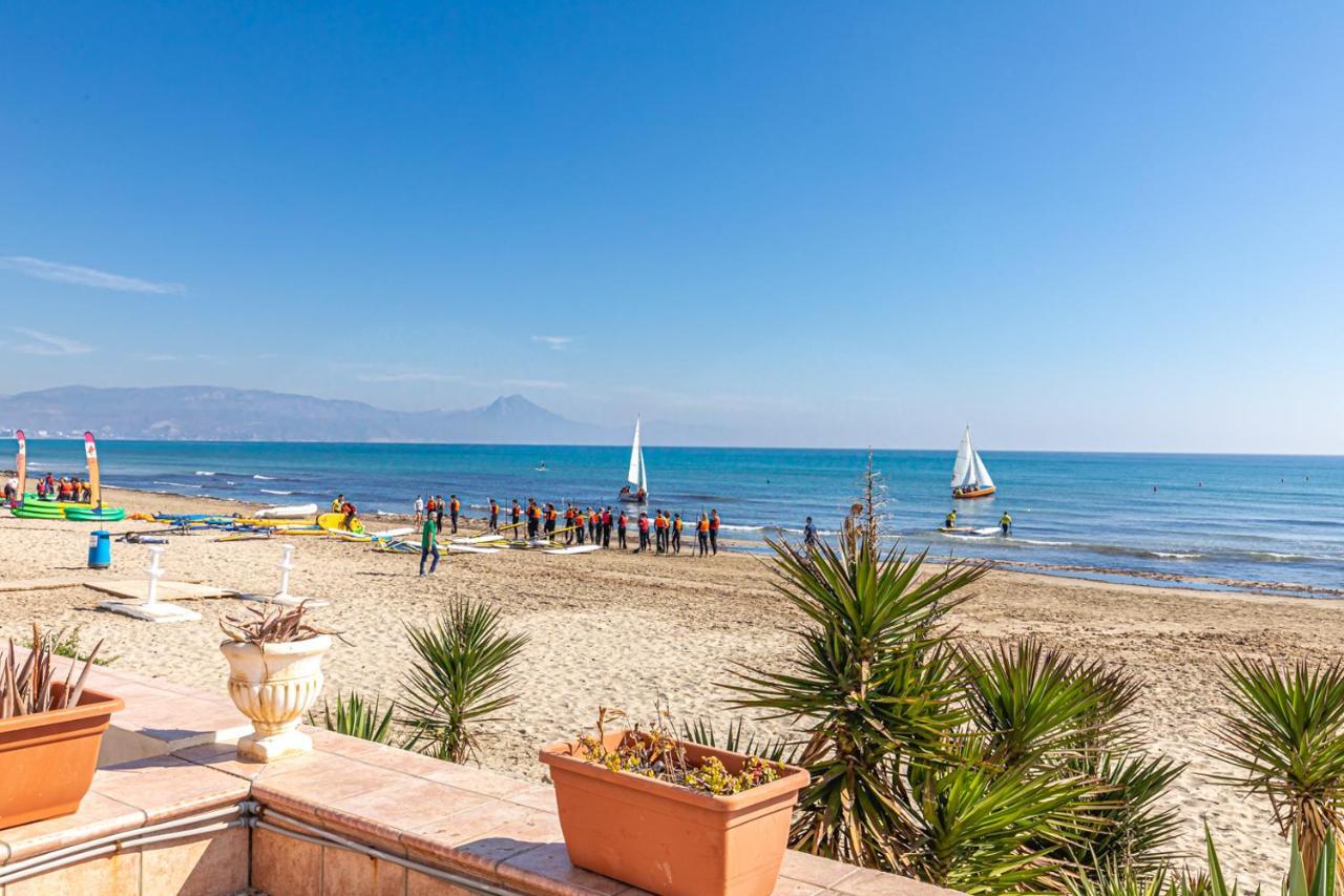 Beachfront Bliss: Apartamento A Pie De Playa アリカンテ エクステリア 写真